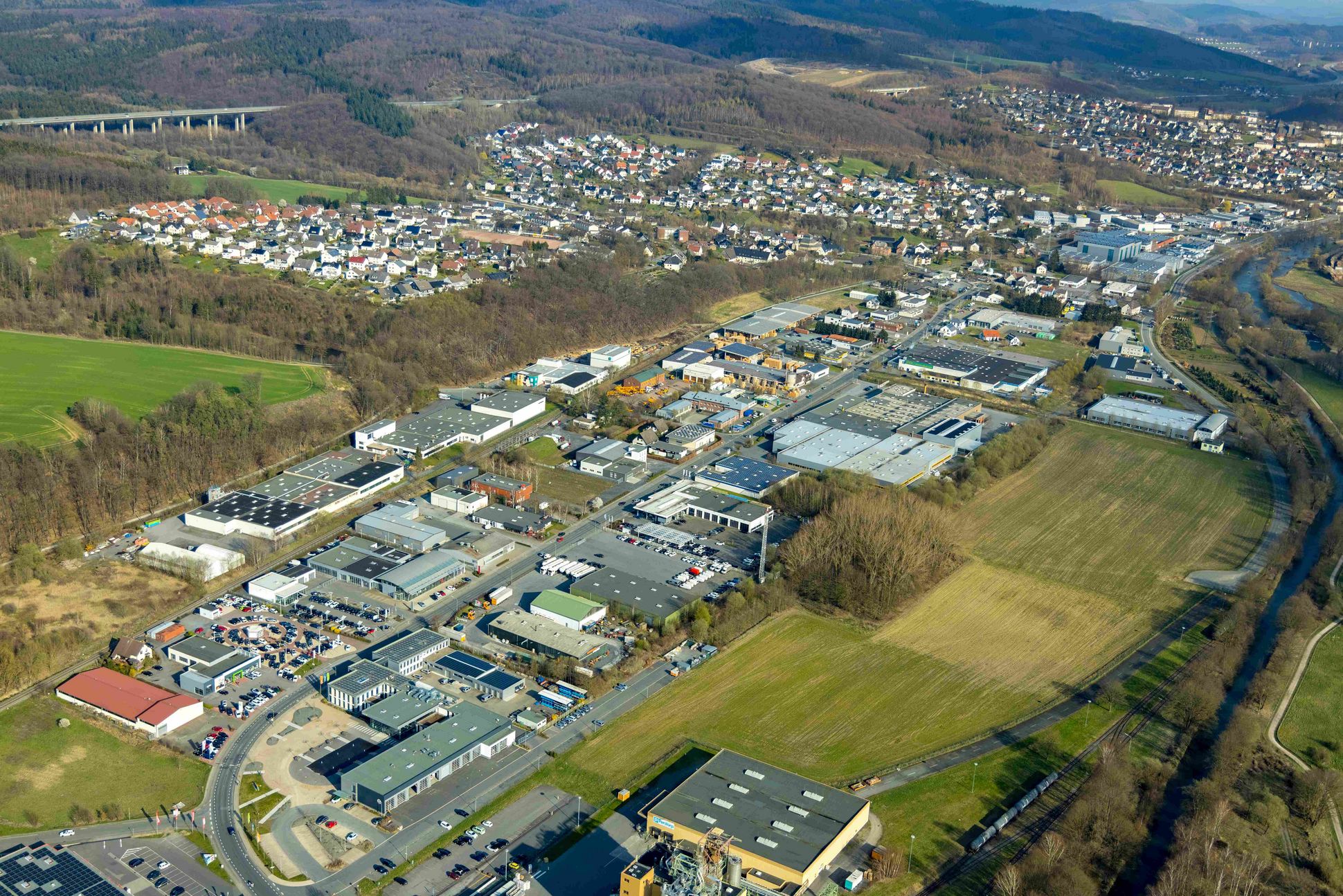 Luftbild vom Industriegebiet Niedereimer Feld     in Arnsberg im Sauerland in Nordrhein-Westfalen, Deutschland.