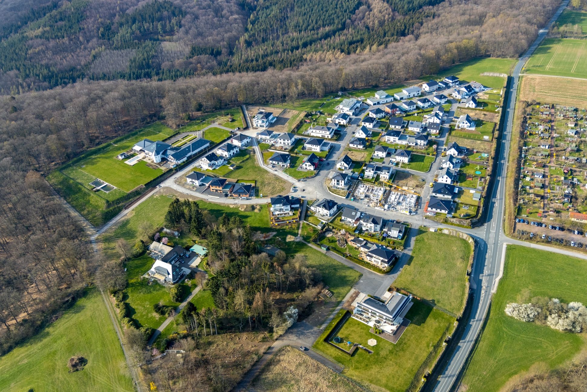 Luftbild vom Neubaugebiet Zum Dollberg, Neheim in Arnsberg im Sauerland in Nordrhein-Westfalen, Deutschland.